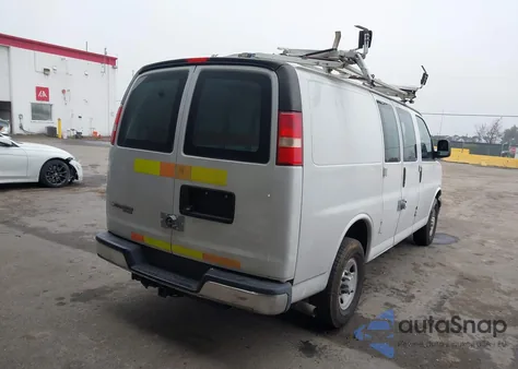 2014 Chevrolet Express 2500 Work Van z USA, uszkodzony, nr VIN 1GCWGFCA3E1914175